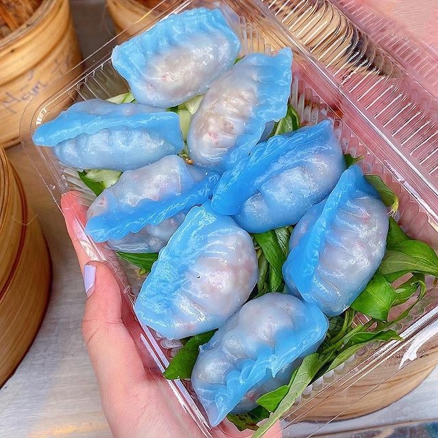 delicious restaurant in district 4, dimsum, good restaurant in saigon, saigon cuisine, saigon delicacies, delicious, beautiful with dimsum with blue color of blue beans in district 4