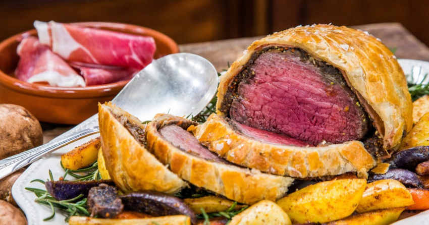 beef wellington, beefsteak, cooking recipe, cuisine, world cuisine, beef wellington, the aristocratic dish of england makes the whole world wobble