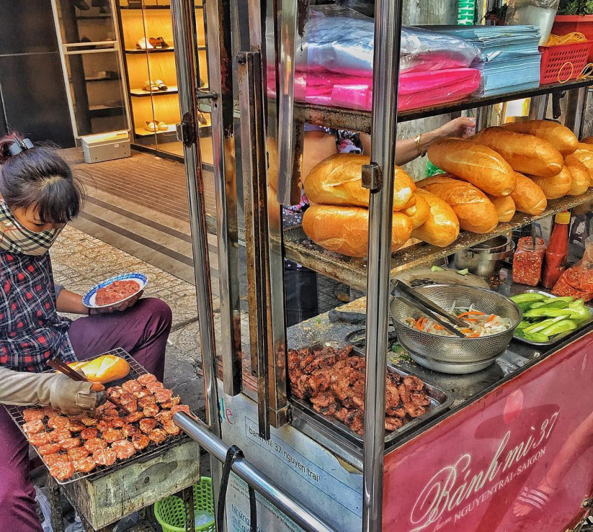 What is so special about Saigon bread that makes many people miss?