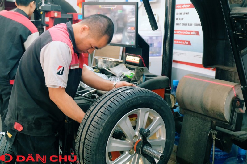 10 địa chỉ thay lốp xe ô tô uy tín, chuyên nghiệp nhất tại Hà Nội