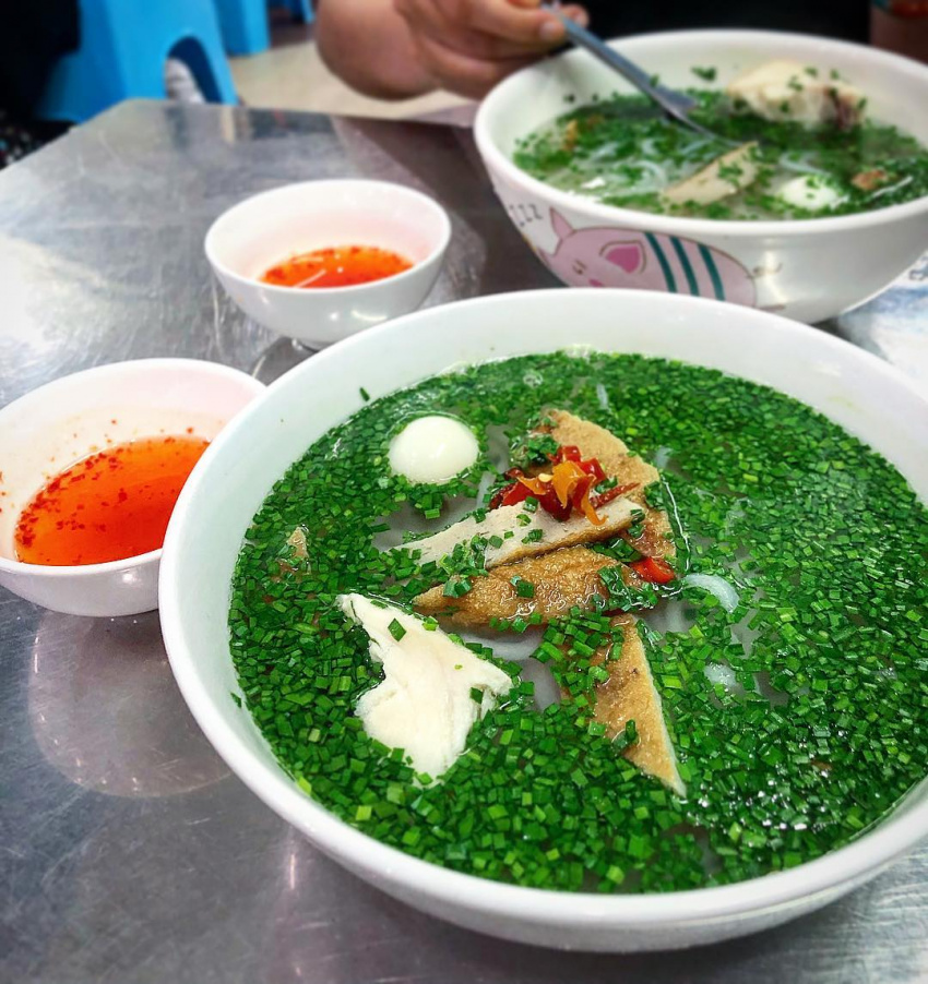 bread soup, delicious crab cake soup in saigon, good restaurant in saigon, saigon cuisine, saigon delicacies, saigon tourism, street food, streets cuisine, 5 types of strange soup cakes in saigon should try at least once