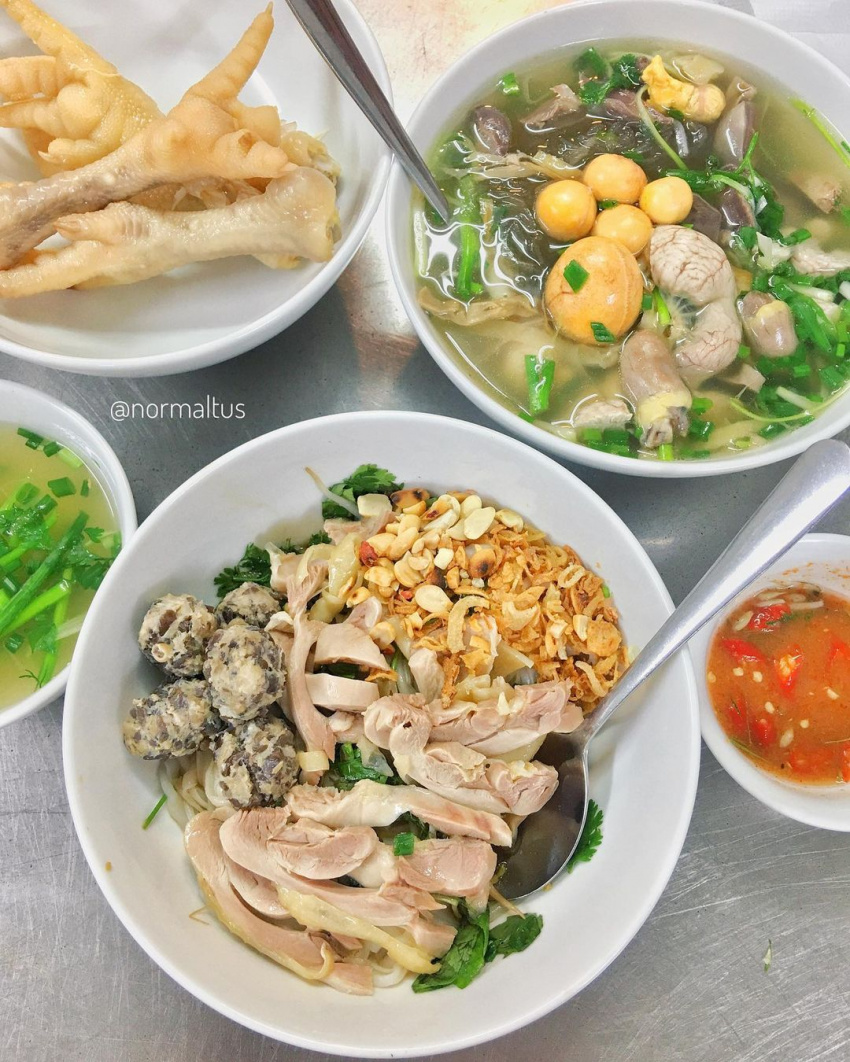 chicken noodle soup, delicious pho restaurant in hanoi, good breakfast restaurant in hanoi, hanoi specialties, where to eat chicken pho in hanoi?  here are 3 famous chicken noodle soup shops for you