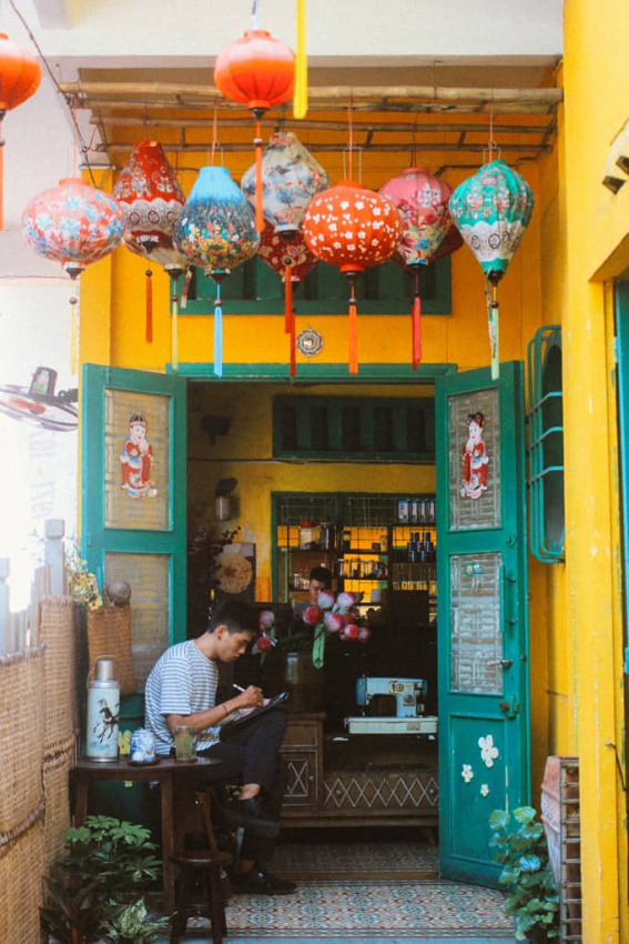cafe, nice cafe in saigon, saigon tourism, 3 nostalgic cafes in saigon for a romantic, gentle october 20 date