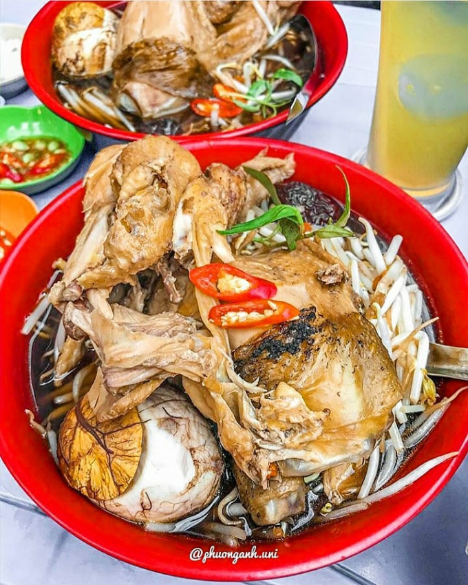 delicious chicken restaurant, delicious restaurant in hanoi, delicious restaurant in the old town, hanoi afternoon gift, hanoi cuisine, hanoi specialties, street food, streets cuisine, winter food, 3 famous delicious chicken restaurants, perfect for cold nights in the old quarter