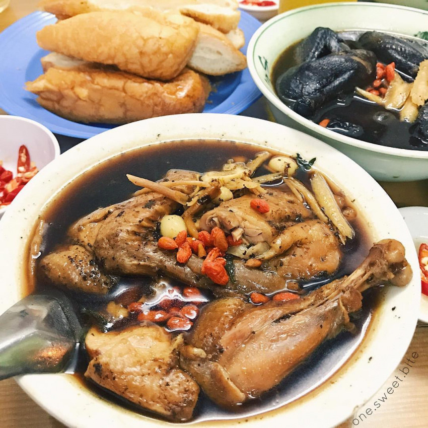 delicious chicken restaurant, delicious restaurant in hanoi, delicious restaurant in the old town, hanoi afternoon gift, hanoi cuisine, hanoi specialties, street food, streets cuisine, winter food, 3 famous delicious chicken restaurants, perfect for cold nights in the old quarter