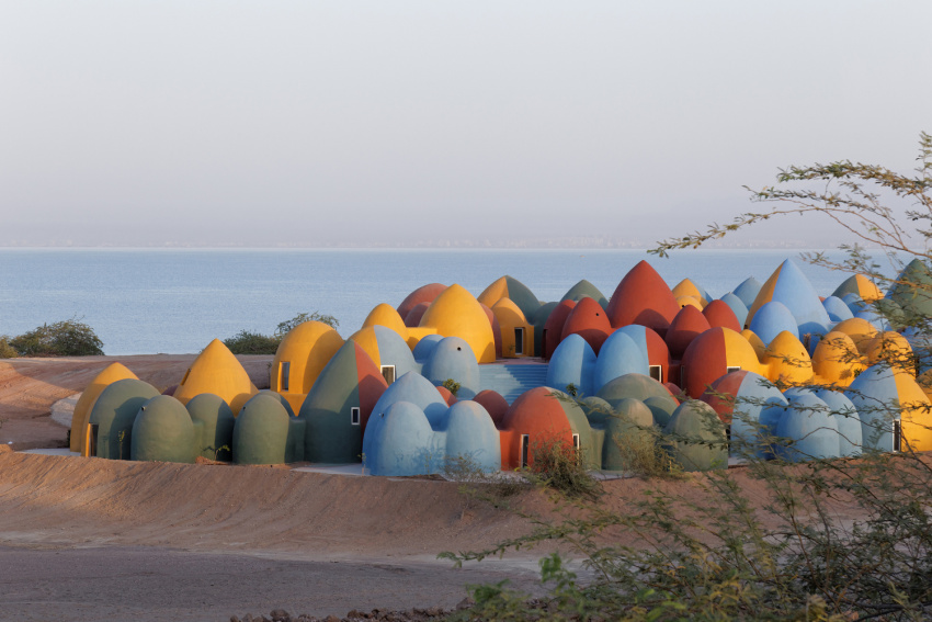 house, travel abroad, the village owns 200 beautiful dome houses like fairy tales on the island of hormuz