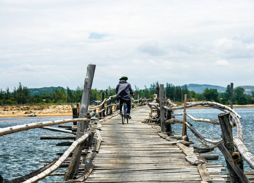 Ong Cop Bridge, the longest wooden bridge in Vietnam, a unique check-in point when coming to Phu Yen