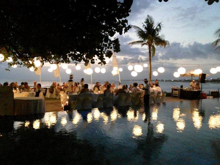 5 quán bar bên bãi biển ngắm hoàng hôn chất lừ giá tốt ở Bali, Indonesia