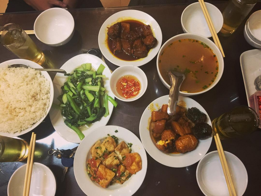 delicious restaurant in hanoi, hanoi cuisine, hanoi specialties, popular rice, what's for lunch, 4 popular restaurants are as delicious as home rice, expensive but extremely attractive in hanoi