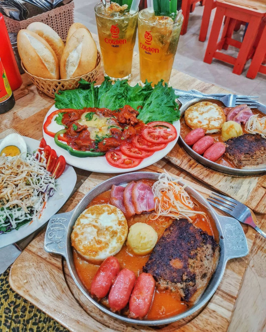 delicious restaurant in cau giay, delicious restaurant in hanoi, hanoi specialties, nghia tan cuisine, what's for lunch, 4 restaurants only 50,000 to have a full meal at nghia tan food court