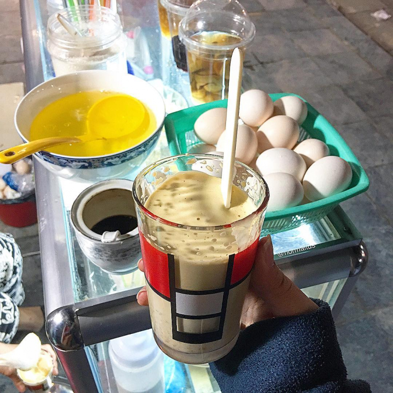 delicious restaurant in hanoi, egg cream dipping bread, hanoi afternoon gift, hanoi specialties, street food, streets cuisine, egg ice cream dipped in bread, a very popular “childhood package” dish in hanoi