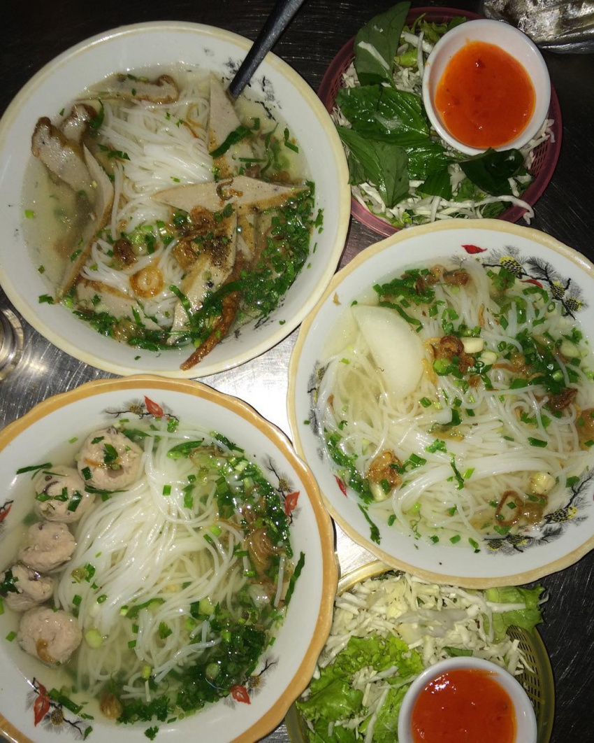 delicious restaurant in district 10, food alley 606, good restaurant in saigon, saigon cuisine, saigon delicacies, saigon tourism, come to culinary alley 606 in district 10 to taste all kinds of delicious dishes from only 2 thousand dong