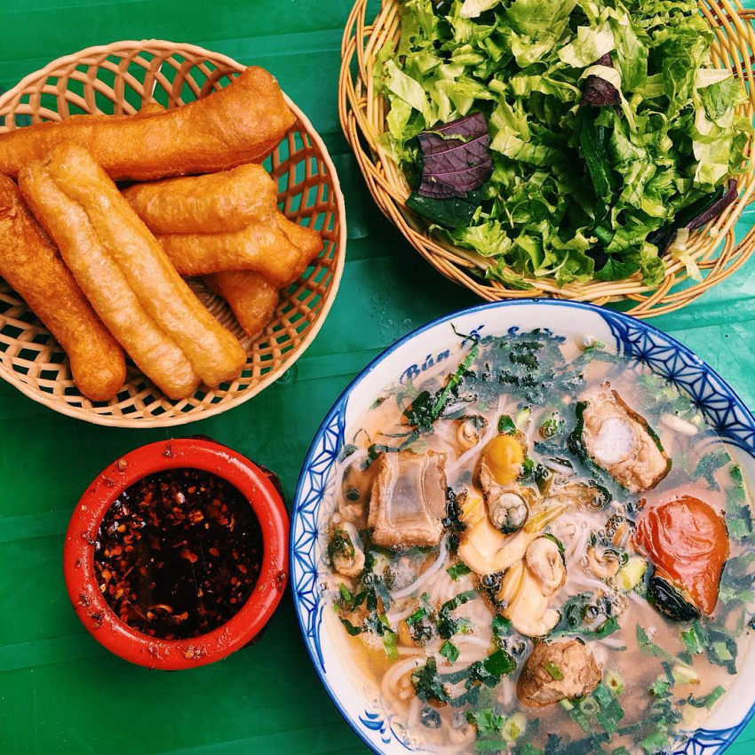 delicious restaurant in hanoi, delicious restaurant in the old town, hanoi winter, snail noodle shop, winter food, winter travel, 3 hot snail noodle shops are delicious and perfect for cold days