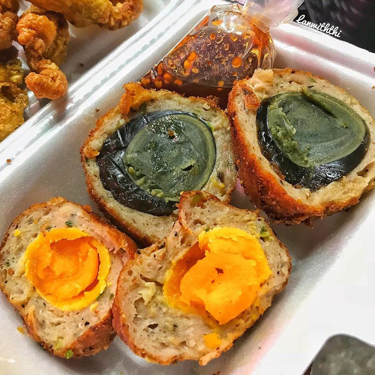 Fried fish ball wrapped in salted egg, a new dish of Saigon street