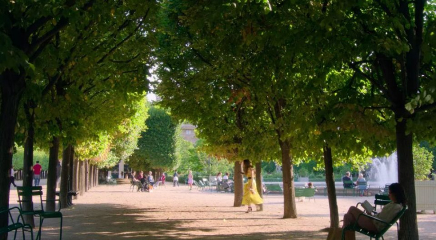 Watch “Emily in Paris” and remember to “note” these places so that the translation will be over