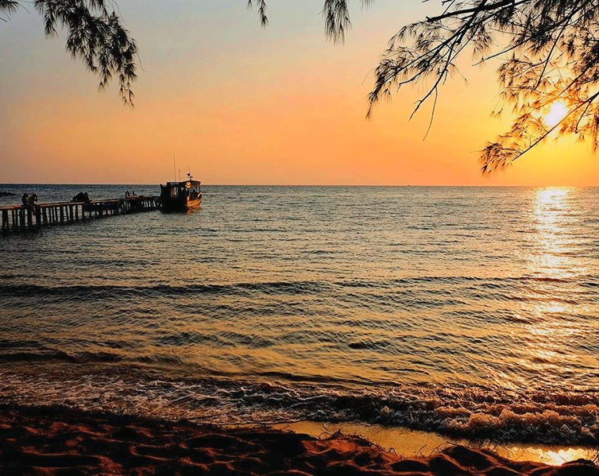 cambodia tourism, island tourism, koh rong samloem, southeast asia travel, koh rong samloem, an island with little electricity but is likened to a paradise in cambodia