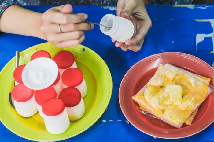 Salted yogurt, a unique – strange snack only in Da Nang