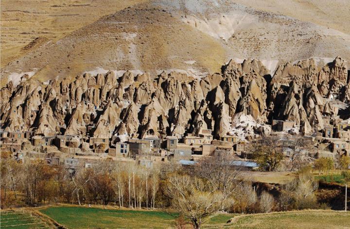 địa điểm du lịch, ngôi làng, du lịch, du khách, ngôi làng cổ 700 tuổi với những căn nhà xây trong núi đá