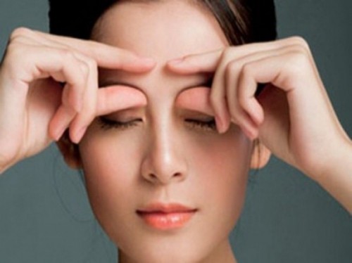 6 Cách massage đơn giản giúp bạn nâng mi mắt