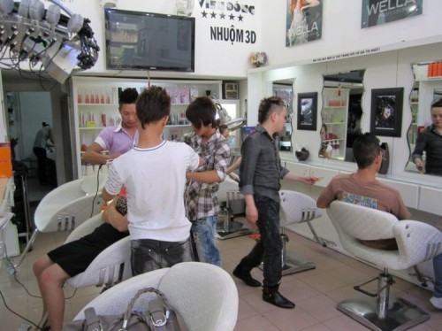 5 tiệm cắt tóc nam đẹp nhất ở huế