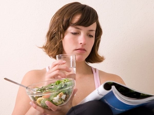 10 thói quen uống nước sai cách gây hại cho sức khỏe