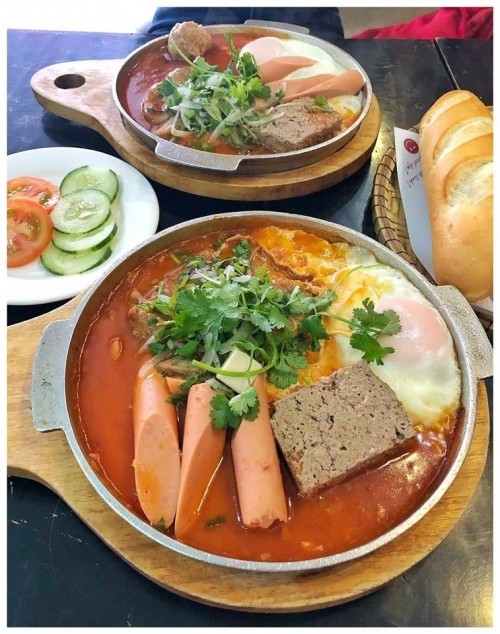 5 địa chỉ ăn bánh mì ngon và đông khách nhất ở Huế