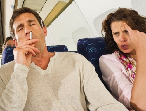 10 điều không nên làm khi đi máy bay