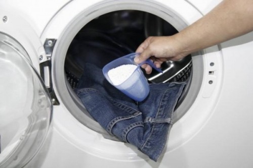 10 mẹo hay để giặt quần jean không bị ra màu cực hiệu quả