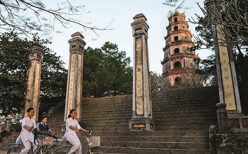 top 8 ngôi chùa linh thiêng, nổi tiếng nhất việt nam