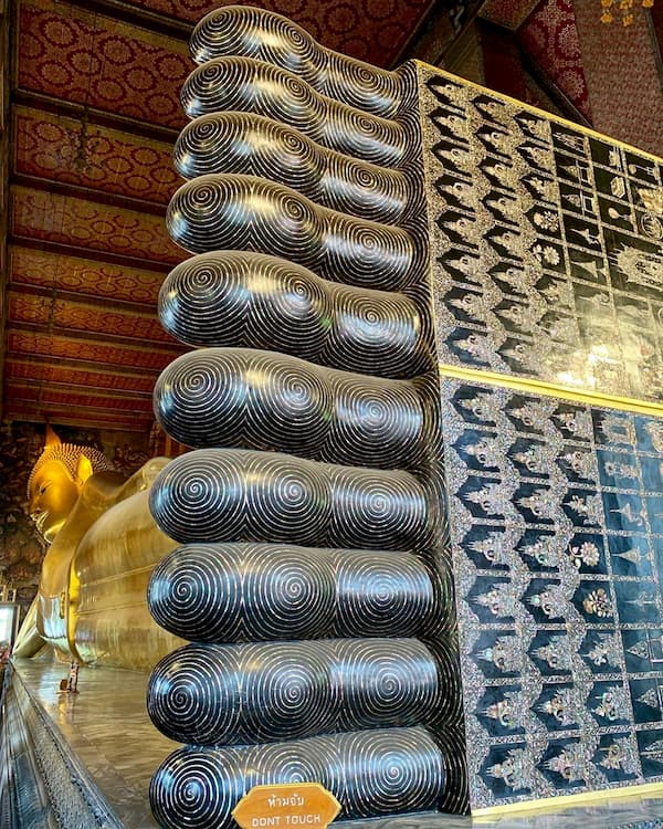 chùa wat pho với tượng phật nằm nổi tiếng thái lan