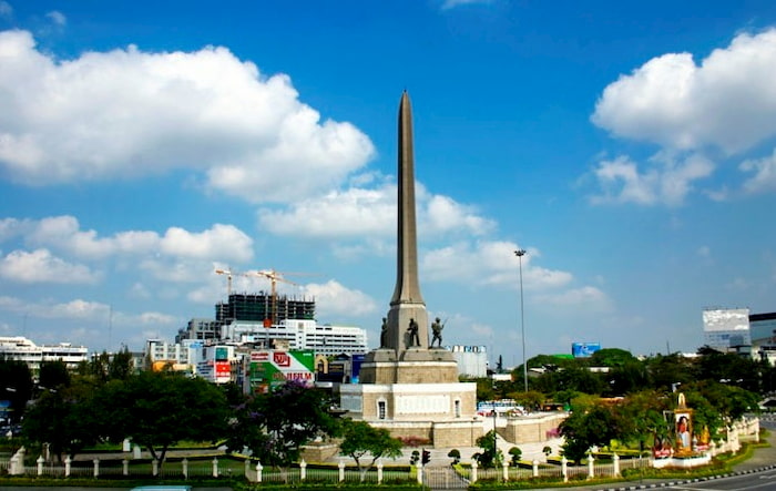 Tham quan và check in tại Tượng đài chiến thắng Bangkok