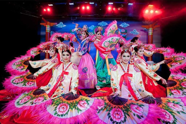 Aphrodite Cabaret Show – show chuyển giới đáng xem ở Phuket