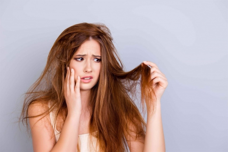 4 dấu hiệu cho thấy tóc bị cháy nắng và cách phục hồi tóc khô xơ tại nhà