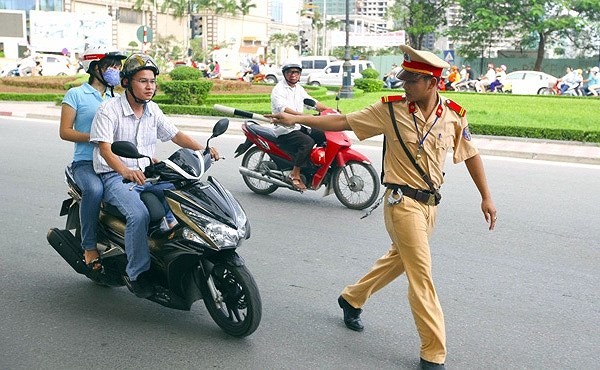 10 lí do nên yêu một cô gái học luật