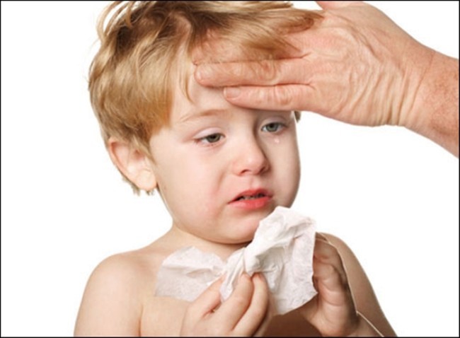 10 triệu chứng ốm vặt bố mẹ nên đưa trẻ đi khám ngay