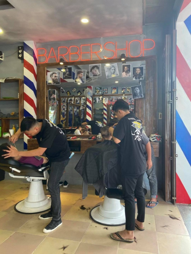 Nếu bạn đang muốn thay đổi kiểu tóc và cần tìm một tiệm cắt tóc nam đẹp chất lượng tại Nha Trang thì không thể bỏ qua ALONGWALKER! Hãy xem những hình ảnh cắt tóc nam chất lượng tại đây.