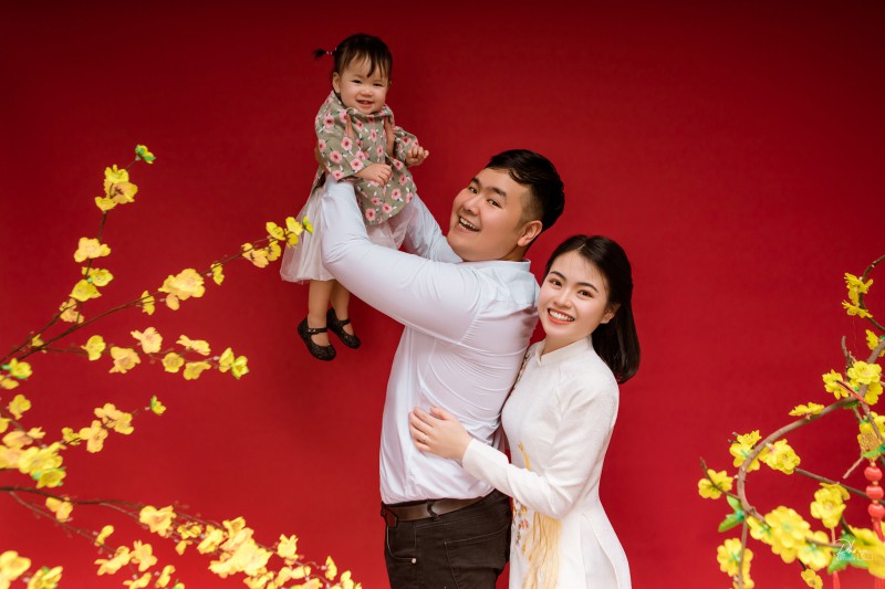 Chụp ảnh gia đình đẹp Thái Bình, đây là một bức ảnh vô cùng tuyệt đẹp đã lưu giữ lại hình ảnh tuyệt vời của một gia đình hạnh phúc.
