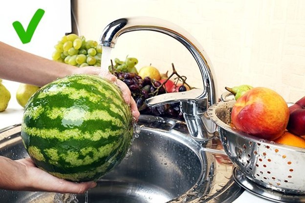 5 thực phẩm bạn phải rửa trước khi ăn hay chế biến