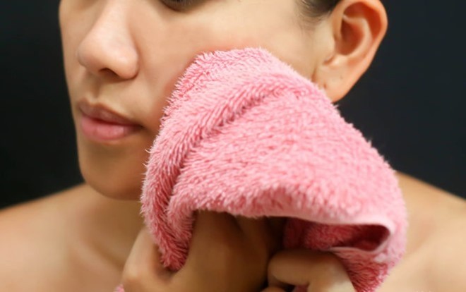 10 sai lầm khi rửa mặt khiến làn da ngày càng 