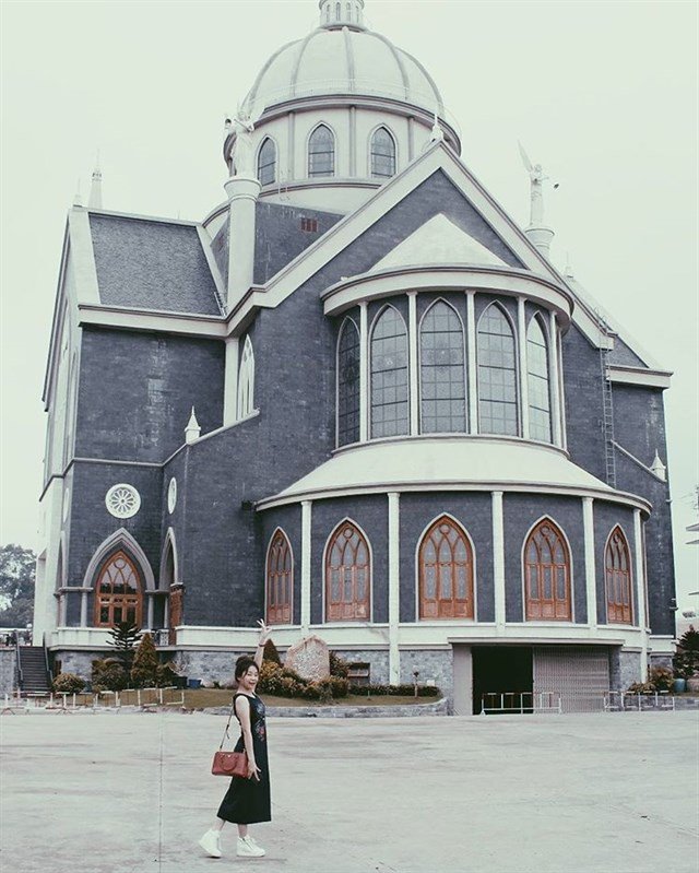 Nhà thờ đẹp tựa trời Tây ở Bình Dương