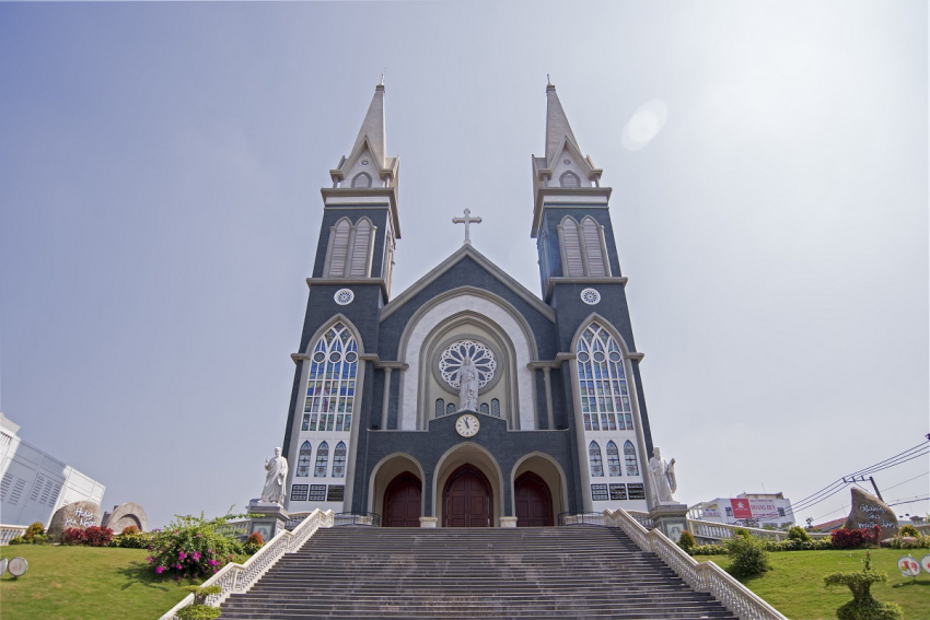 Sống ảo đẹp từng centimet tại nhà thờ Phú Cường - Bình Dương
