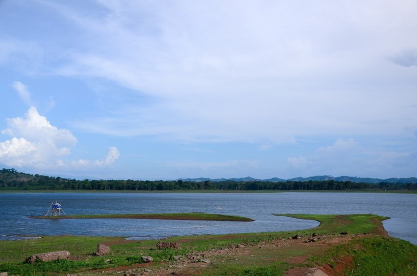 Hồ Eakao hoang sơ