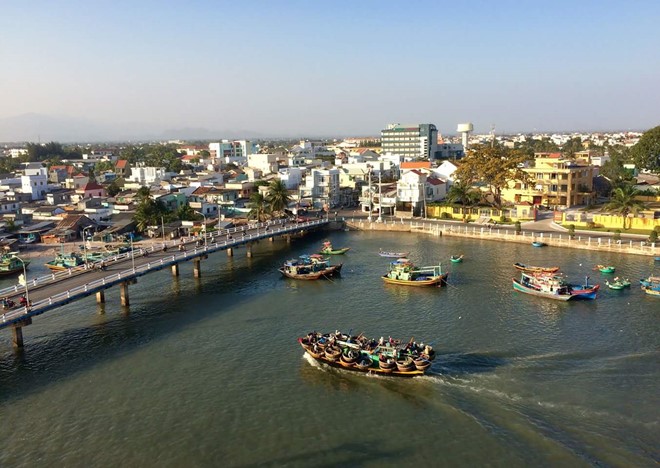 Bình Thuận với cung đường biển xanh cát trắng nắng vàng