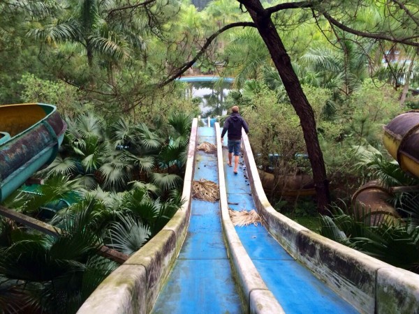 Rùng rợn khám phá công viên nước bỏ hoang ở Huế