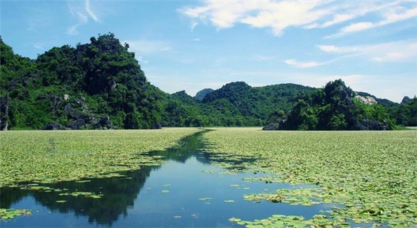 Ngắm vẻ đẹp non nước hữu tình ở Hồ Quan Sơn