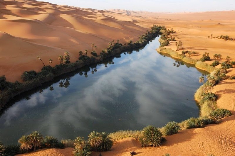 Hồ kì diệu giữa sa mạc Sahara