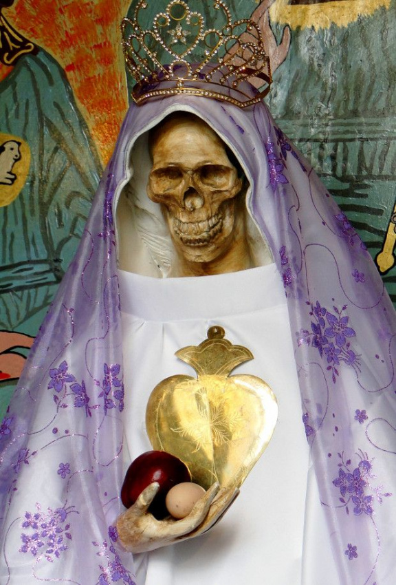 Đền thờ nữ thần chết kỳ lạ ở Mexico