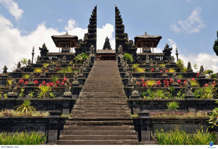 Lạc trôi giữa cổng trời chạm mây tại thiên đường du lịch Bali