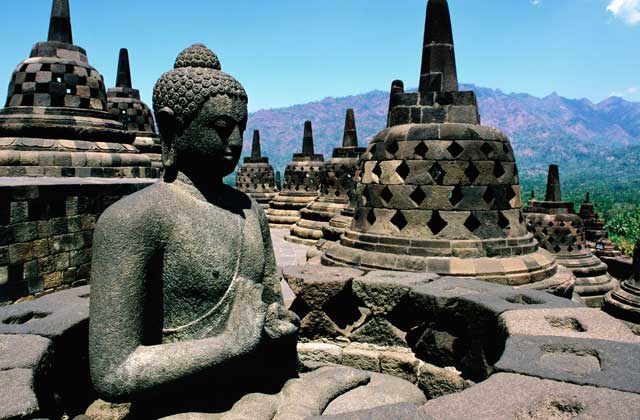Đến thăm ngôi đền Phật giáo lớn nhất thế giới tại Indonesia
