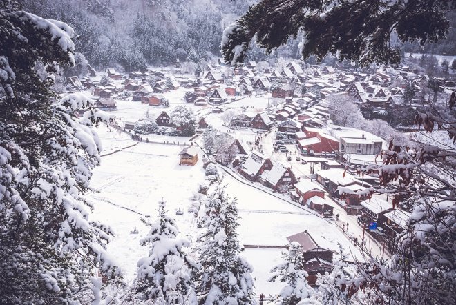Ngôi làng cổ tích Nhật Bản ngập trong tuyết trắng